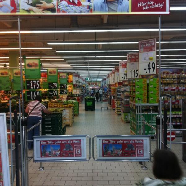 Photo taken at Kaufland by Roberto A. on 7/5/2012-德国柏林王宫大街85 Photo taken at Kaufland by Roberto A. on 7/5/2012