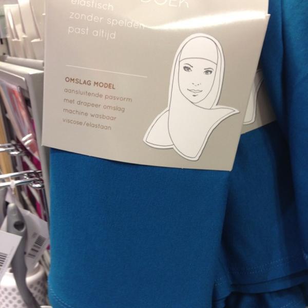 Photo taken at HEMA by Hennie T. on 11/13/2012-荷兰南荷兰省鹿特丹斯特瑞克辛格69号 Photo taken at HEMA by Hennie T. on 11/13/2012