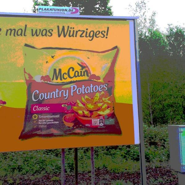 Photo taken at Edeka Aktiv Markt Reimann by conilon p. on 4/26/2014