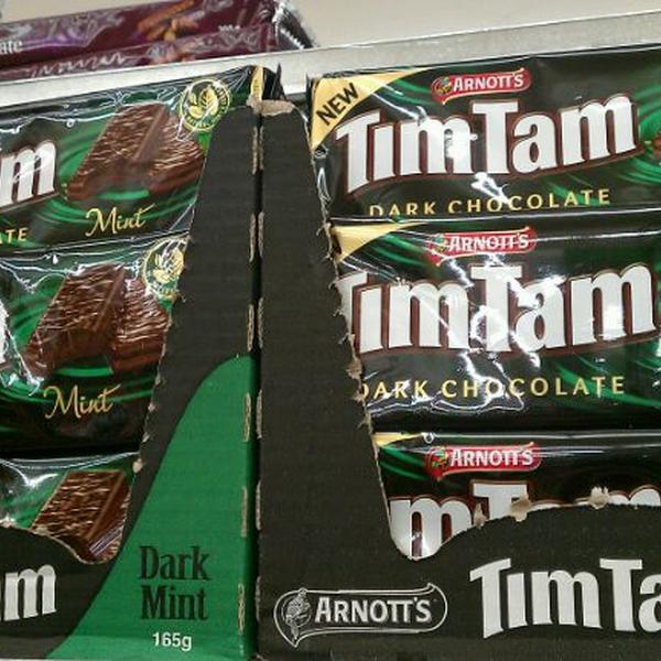 Photo taken at Woolworths by Yut S. on 5/24/2012-澳大利亚新南威尔士州悉尼北桥广场 Photo taken at Woolworths by Yut S. on 5/24/2012