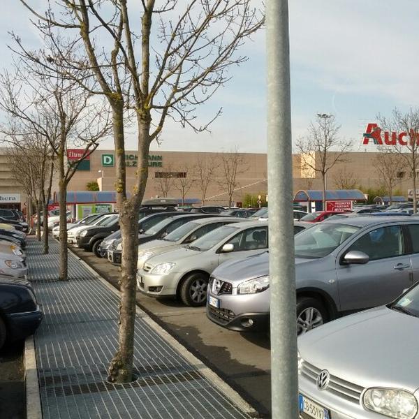 Photo taken at Auchan by Mattia Z. on 2/9/2013-意大利威尼斯唐托萨托街22 Photo taken at Auchan by Mattia Z. on 2/9/2013