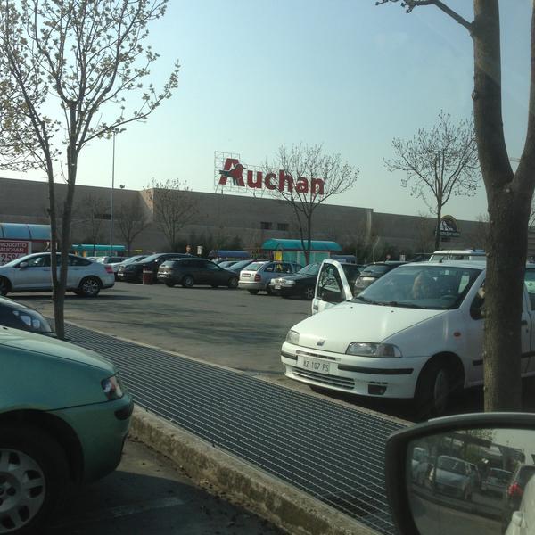 Photo taken at Auchan by Laura G. on 4/15/2013-意大利威尼斯唐托萨托街22 Photo taken at Auchan by Laura G. on 4/15/2013