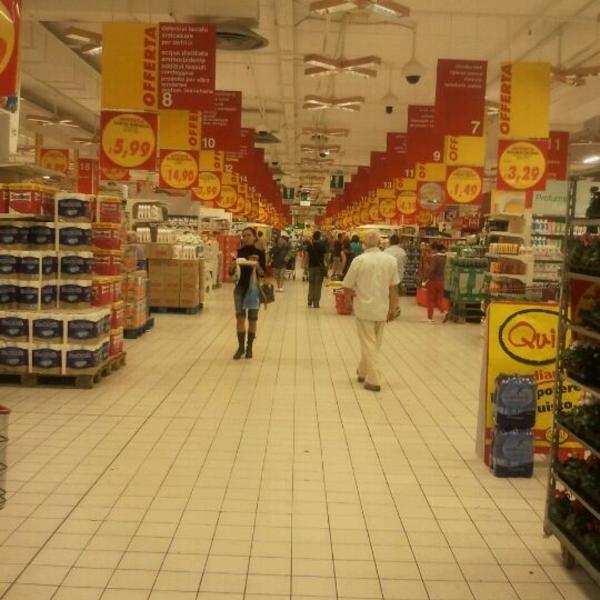 Photo taken at Auchan by Giuseppe D. on 9/23/2011-意大利威尼斯唐托萨托街22 Photo taken at Auchan by Giuseppe D. on 9/23/2011
