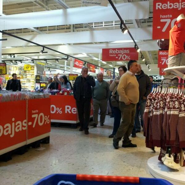 Photo taken at Carrefour Alfafar by Pedro N. on 1/8/2012-西班牙巴伦西亚阿尔法法尔拉阿布费拉大道 Photo taken at Carrefour Alfafar by Pedro N. on 1/8/2012