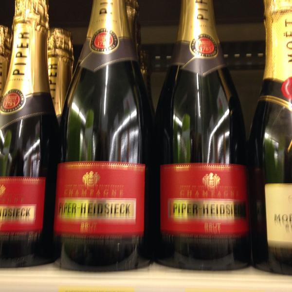 Photo taken at Smatch by Sabine V. on 8/16/2014