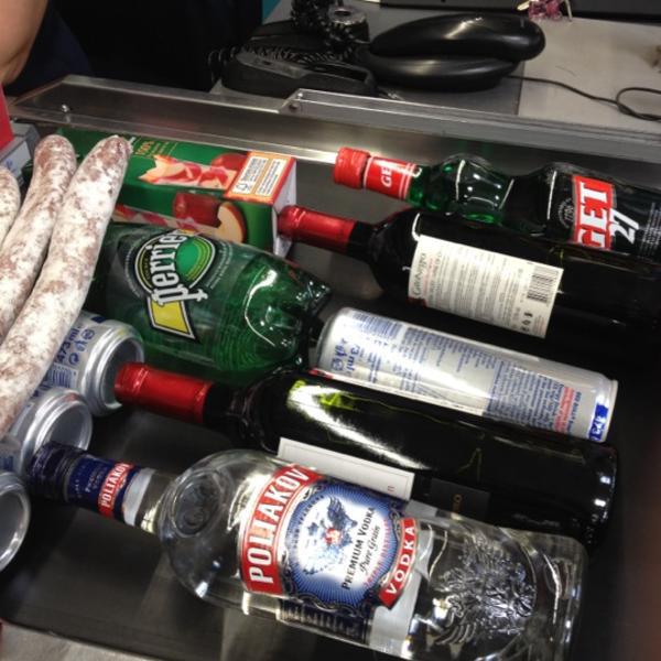 Photo taken at Carrefour by Allyzzie on 5/26/2012