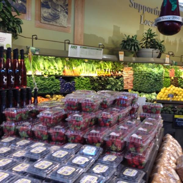 Photo taken at Whole Foods Market by Keisa F. on 5/26/2012-佐治亚州亚特兰大市百步码头路西北(在安德鲁斯西北)77 Photo taken at Whole Foods Market by Keisa F. on 5/26/2012