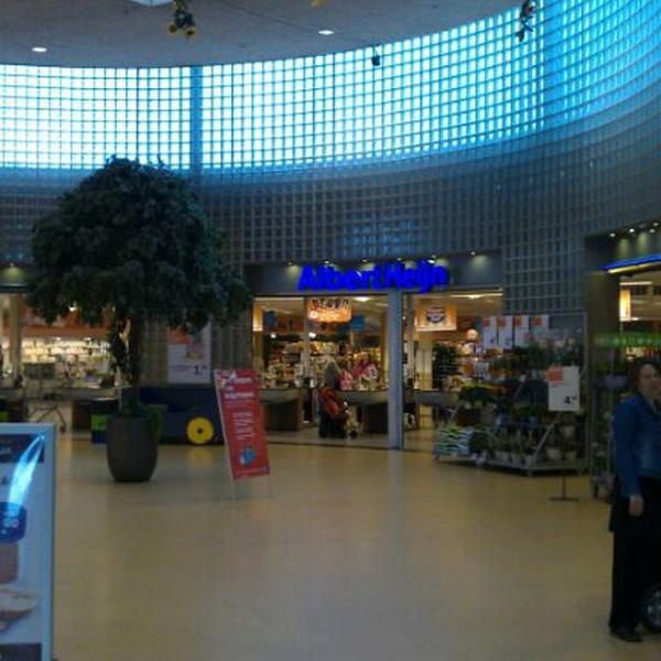 Photo taken at Albert Heijn by Meииo on 6/5/2012-荷兰南荷兰省德尔夫高黄金骑士广场1号 Photo taken at Albert Heijn by Meииo on 6/5/2012
