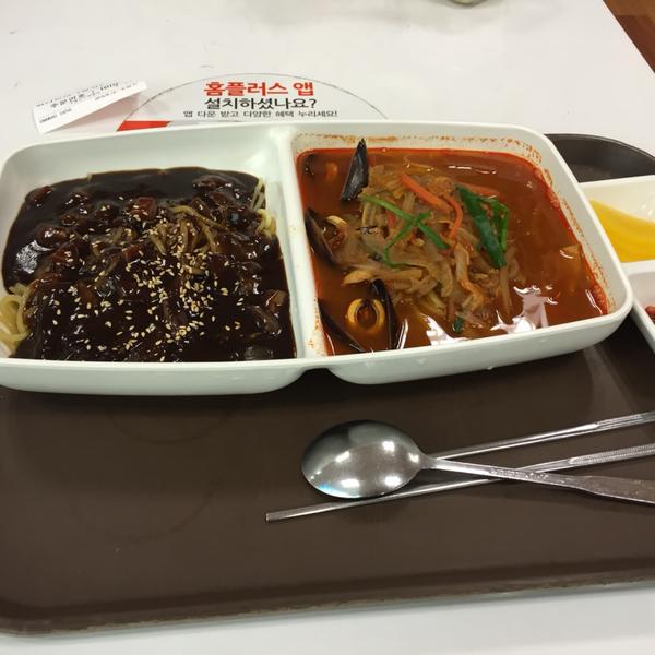 Photo taken at 홈플러스 / Home Plus by Wonho E. on 1/31/2015-庆尚南道金海市2078 Photo taken at 홈플러스 / Home Plus by Wonho E. on 1/31/2015