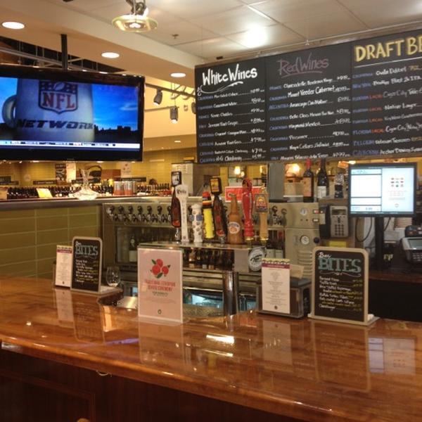 Photo taken at Whole Foods Market by Andrew T. on 11/9/2012-美国佛罗里达州奥兰多土耳其湖路8003(位于沙湖路) Photo taken at Whole Foods Market by Andrew T. on 11/9/2012