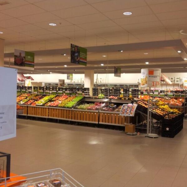 Photo taken at Albert Heijn XL by Melanie Z. on 10/16/2012-荷兰格尔德兰阿纳姆克罗嫩堡大道86号 Photo taken at Albert Heijn XL by Melanie Z. on 10/16/2012