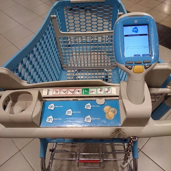 Photo taken at Albert Heijn XL by Raymond D. on 10/23/2013-荷兰格尔德兰阿纳姆克罗嫩堡大道86号 Photo taken at Albert Heijn XL by Raymond D. on 10/23/2013