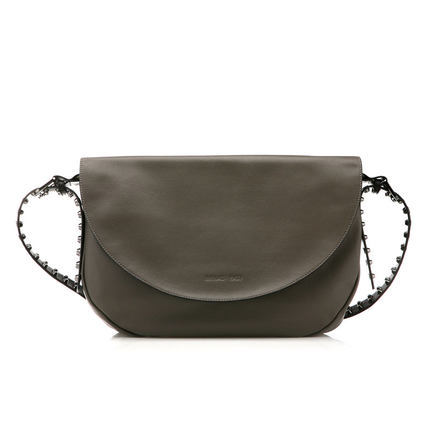 Brhas Pati 韩国潮流时尚肩带铆钉斜挎女包 BX2V3F1P0