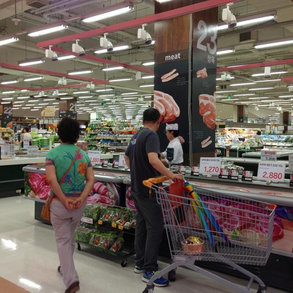 Photo taken at 이마트 (E-Mart) by Shiloah M. on 7/1/2013-庆尚北道浦项北区188易买得超市 Photo taken at 이마트 (E-Mart) by Shiloah M. on 7/1/2013