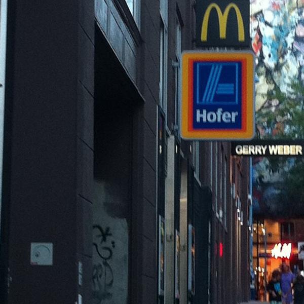 Photo taken at Hofer by Francesca D. on 8/5/2011-奥地利维亚纳玛丽亚街 85-87 Photo taken at Hofer by Francesca D. on 8/5/2011