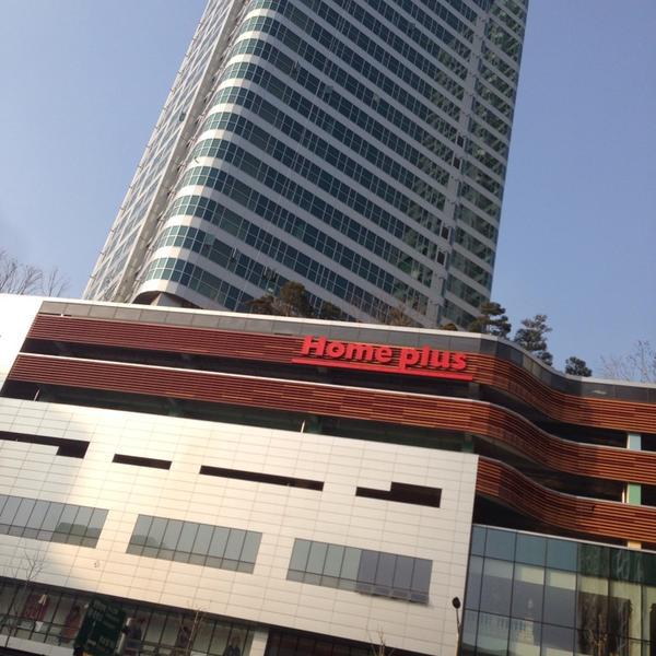 Photo taken at 홈플러스 (Home plus) by Yoonseok H. on 11/22/2013-首尔特别市中浪区353 Photo taken at 홈플러스 (Home plus) by Yoonseok H. on 11/22/2013