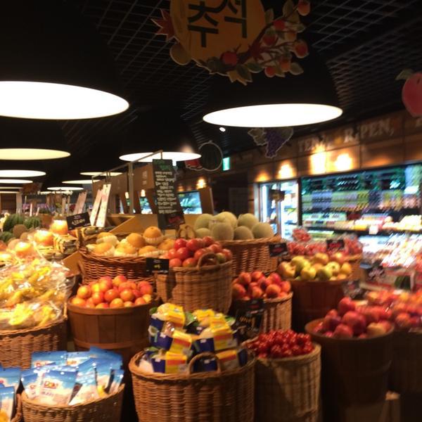 Photo taken at SSG Food Market by Yongho L. on 9/2/2014-釜山海云台区海云台海边路1408 SSG食品超市 Photo taken at SSG Food Market by Yongho L. on 9/2/2014