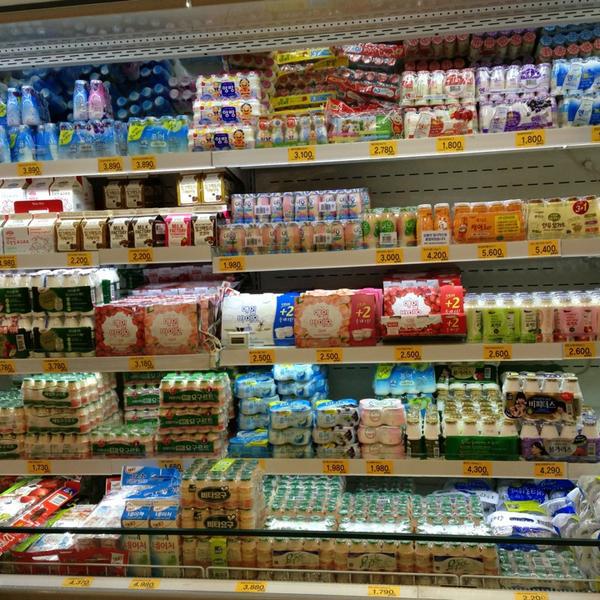 Photo taken at 이마트 (e-mart) by Sunny K. on 1/19/2013-首尔特别市恩平区217易买得超市 Photo taken at 이마트 (e-mart) by Sunny K. on 1/19/2013