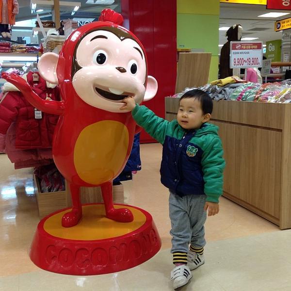 Photo taken at 이마트 (e-mart) by 큰 목. on 1/20/2013-首尔特别市恩平区217易买得超市 Photo taken at 이마트 (e-mart) by 큰 목. on 1/20/2013