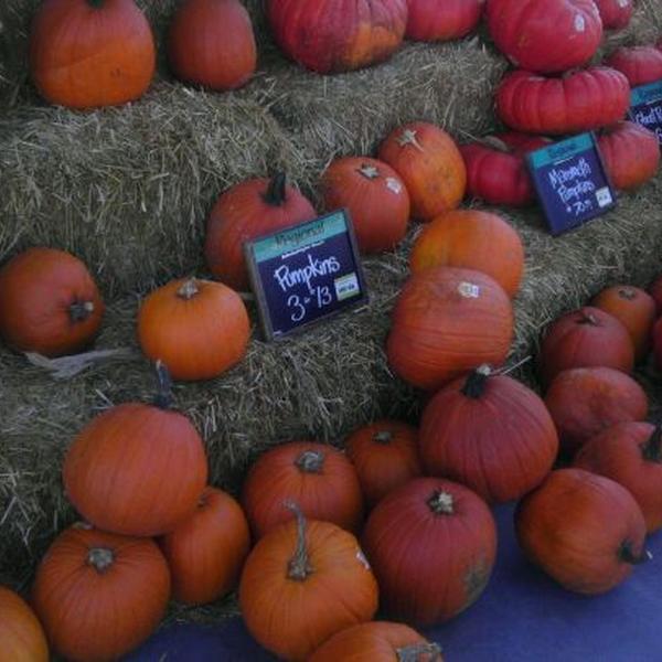 Photo taken at Whole Foods Market by frankd R. on 10/15/2011-美国田纳西州孟菲斯白杨大道5014(位于门登霍尔路) Photo taken at Whole Foods Market by frankd R. on 10/15/2011