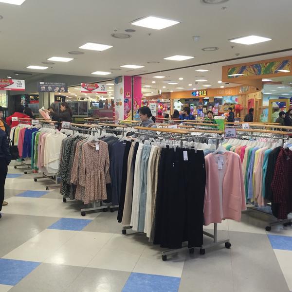 Photo taken at 홈플러스 / Home Plus by Kim J. on 3/14/2015-庆尚南道金海市2078 Photo taken at 홈플러스 / Home Plus by Kim J. on 3/14/2015