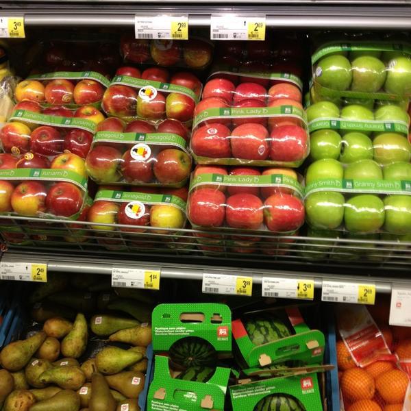 Photo taken at Proxy Delhaize by Beyls on 6/1/2013