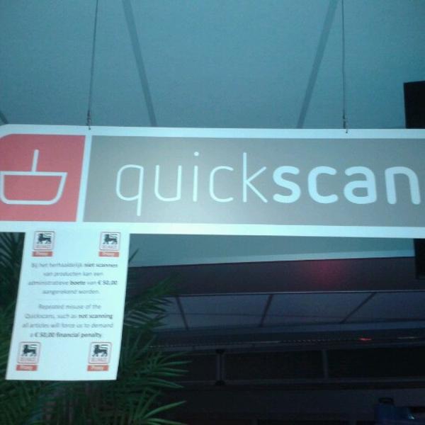 Photo taken at Proxy Delhaize by jens v. on 2/27/2013