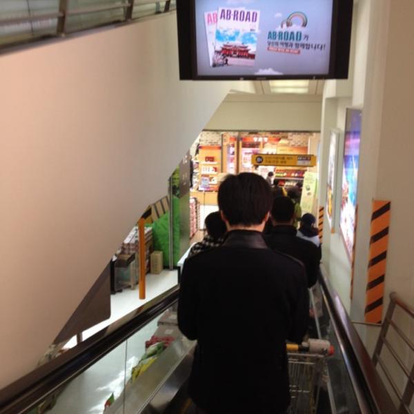 Photo taken at 이마트 (emart) by Hyunghoon K. on 4/1/2012