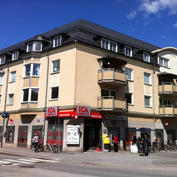 Photo taken at ICA nära Oskarstorget by Erik H. on 6/6/2012