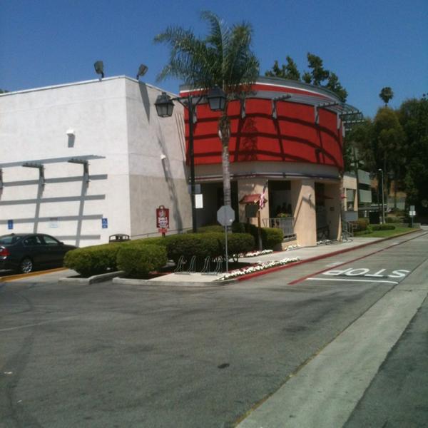 Photo taken at Trader Joe's by Craig S. on 8/9/2013-美国加利福尼亚州帕萨迪纳罗斯米德大道北467 Photo taken at Trader Joe's by Craig S. on 8/9/2013