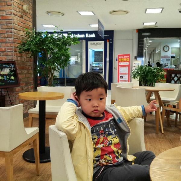 Photo taken at 롯데마트 (LOTTE Mart) by Gyu Chang L. on 5/4/2013