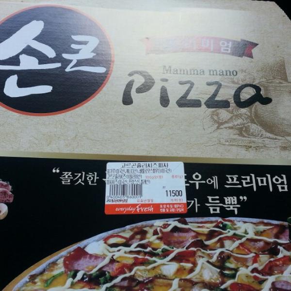 Photo taken at 롯데마트 (Lotte Mart) by 김민성 I. on 9/22/2012