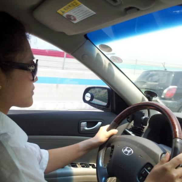 Photo taken at 롯데마트 (Lotte Mart) by HS G. on 6/17/2012