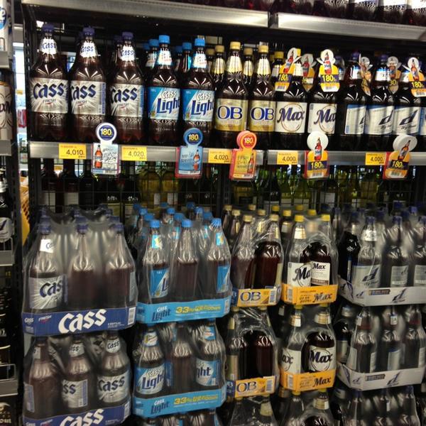 Photo taken at 이마트 (e-mart) by Peterpan K. on 8/25/2013