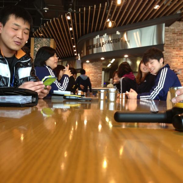 Photo taken at 이마트 (e-mart) by Byoung Hoon k. on 4/11/2013