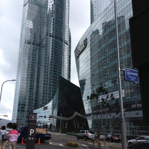 Photo taken at SSG Food Market by Eunjoo P. on 8/15/2012-釜山海云台区海云台海边路1408 SSG食品超市 Photo taken at SSG Food Market by Eunjoo P. on 8/15/2012