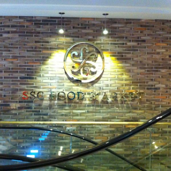 Photo taken at SSG Food Market by Yongho L. on 6/30/2012-釜山海云台区海云台海边路1408 SSG食品超市 Photo taken at SSG Food Market by Yongho L. on 6/30/2012