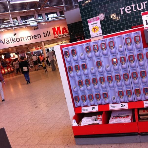 Photo taken at ICA Maxi by Benny A. on 7/29/2013