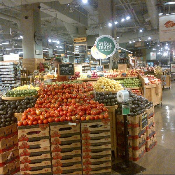 Photo taken at Whole Foods Market by Jeff P. on 11/2/2012-华盛顿州西雅图西湖大道2210号 Photo taken at Whole Foods Market by Jeff P. on 11/2/2012