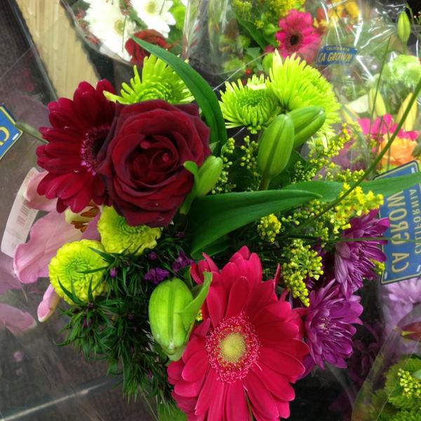 Photo taken at Trader Joe's by Daria R. on 1/5/2013-美国加利福尼亚州伯班克阿拉梅达大道东214 Photo taken at Trader Joe's by Daria R. on 1/5/2013