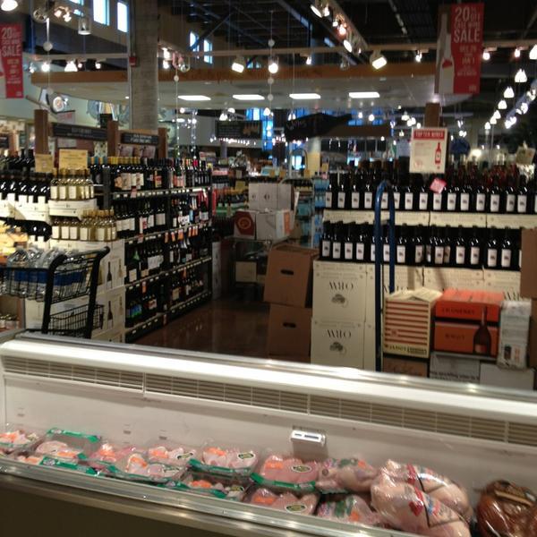 Photo taken at Whole Foods Market by Lawrence W. on 12/28/2012-佐治亚州亚特兰大650庞塞·德莱昂大道东北650 Photo taken at Whole Foods Market by Lawrence W. on 12/28/2012