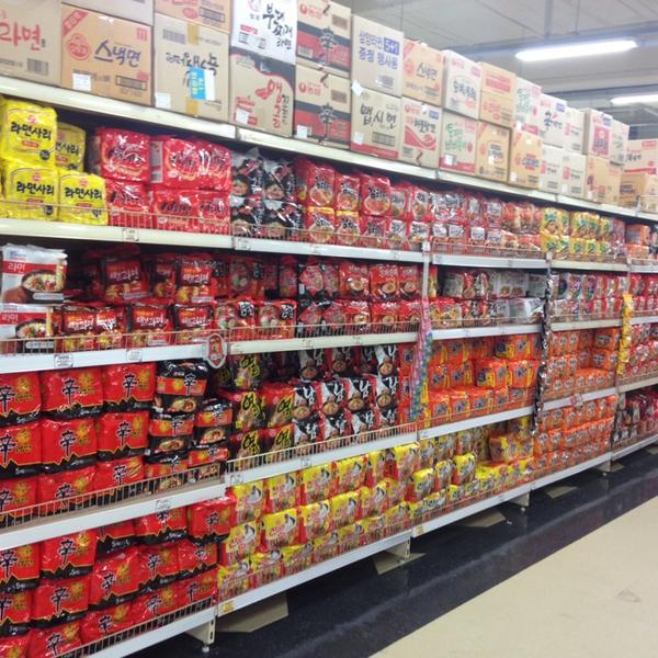 Photo taken at 홈플러스 (Home Plus) by Natali-釜山市海云台区海云台海边路140号(海云台店) Photo taken at 홈플러스 (Home Plus) by Natali