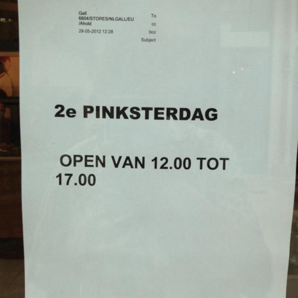 Photo taken at Gall & Gall by Fred H. on 5/28/2012