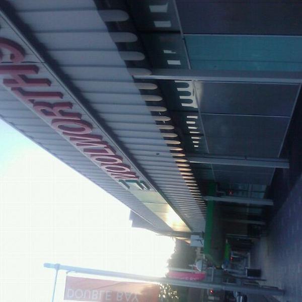 Photo taken at Woolworths by Duc T. on 8/25/2011-新南威尔士州2028双湾新南头路44 Photo taken at Woolworths by Duc T. on 8/25/2011