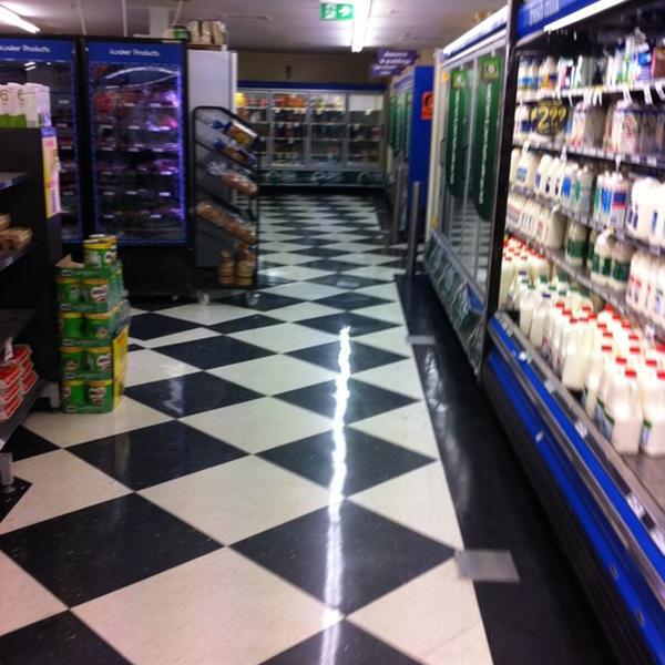 Photo taken at Woolworths by Mike B. on 7/24/2011-新南威尔士州2028双湾新南头路44 Photo taken at Woolworths by Mike B. on 7/24/2011