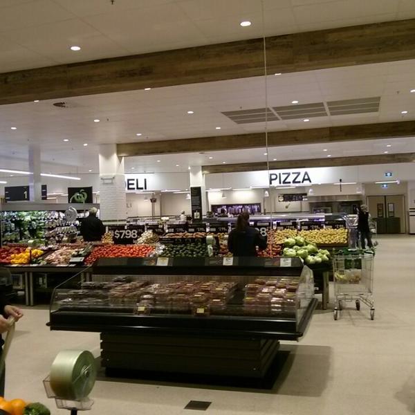 Photo taken at Woolworths by Ian L. on 6/29/2014-新南威尔士州2028双湾新南头路44 Photo taken at Woolworths by Ian L. on 6/29/2014