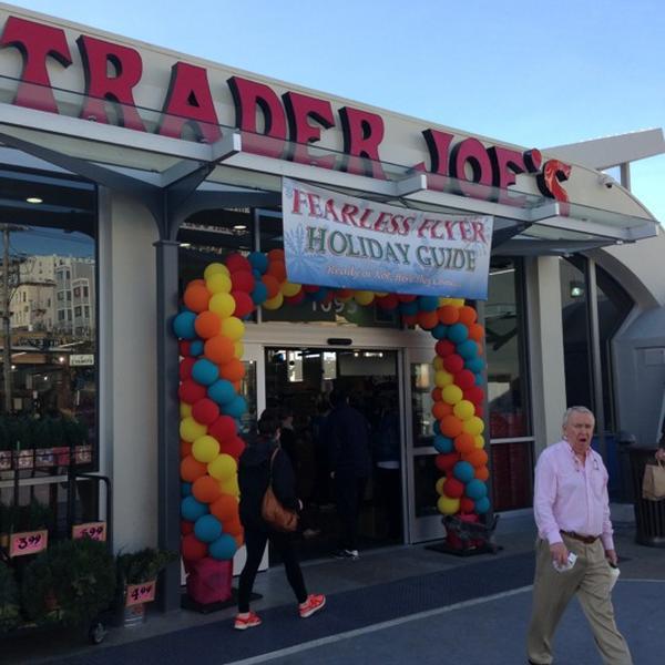 Photo taken at Trader Joe's by Ray W. on 12/10/2012-加尼福尼亚旧金山海德街1095(在加州街) Photo taken at Trader Joe's by Ray W. on 12/10/2012