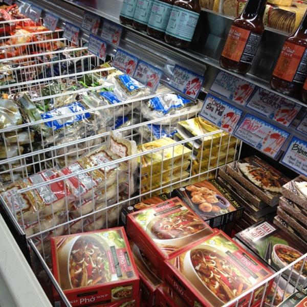 Photo taken at Trader Joe's by Jason W. on 7/22/2012-北卡罗来纳州夏洛特都市大道1133 Photo taken at Trader Joe's by Jason W. on 7/22/2012