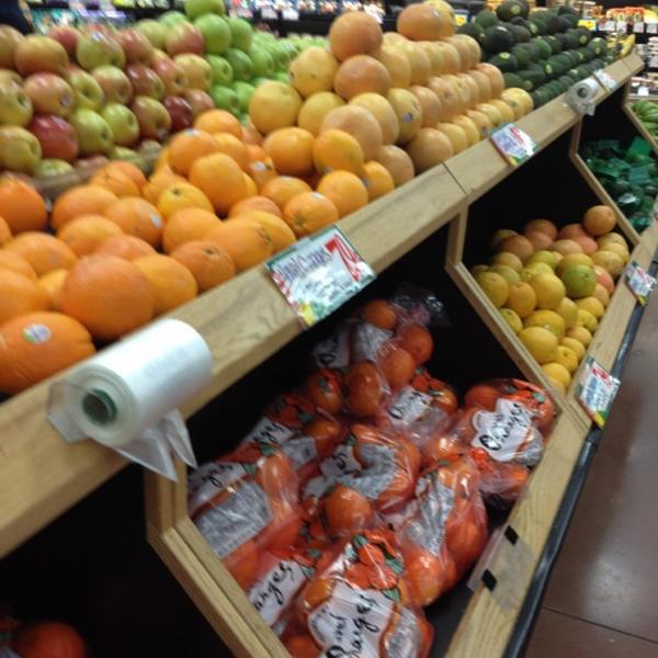 Photo taken at Trader Joe's by Cynthia S. on 8/27/2012-北卡罗来纳州夏洛特都市大道1133 Photo taken at Trader Joe's by Cynthia S. on 8/27/2012