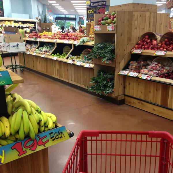 Photo taken at Trader Joe's by Martin M. on 8/27/2013-北卡罗来纳州夏洛特都市大道1133 Photo taken at Trader Joe's by Martin M. on 8/27/2013